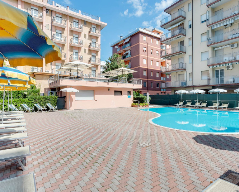 media.Slide_Piscina_6Hotel_Abarth_Cesenatico