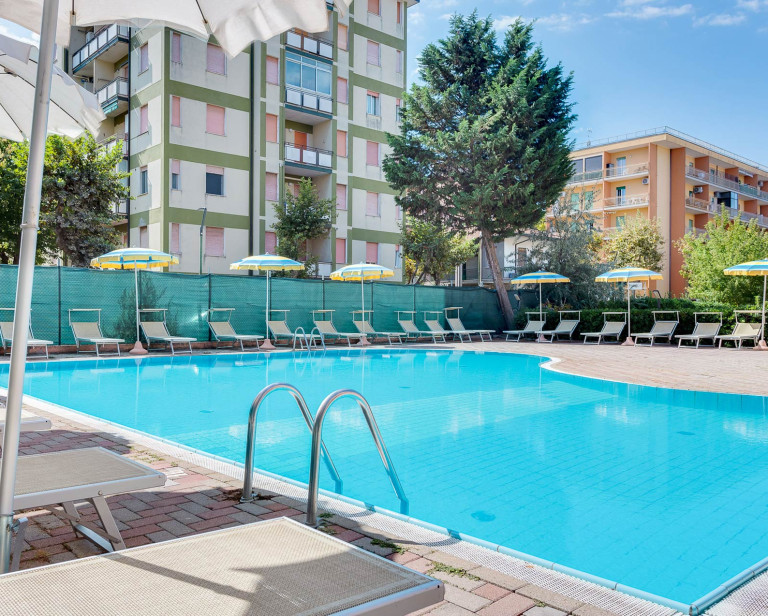 media.Slide_Piscina_7Hotel_Abarth_Cesenatico