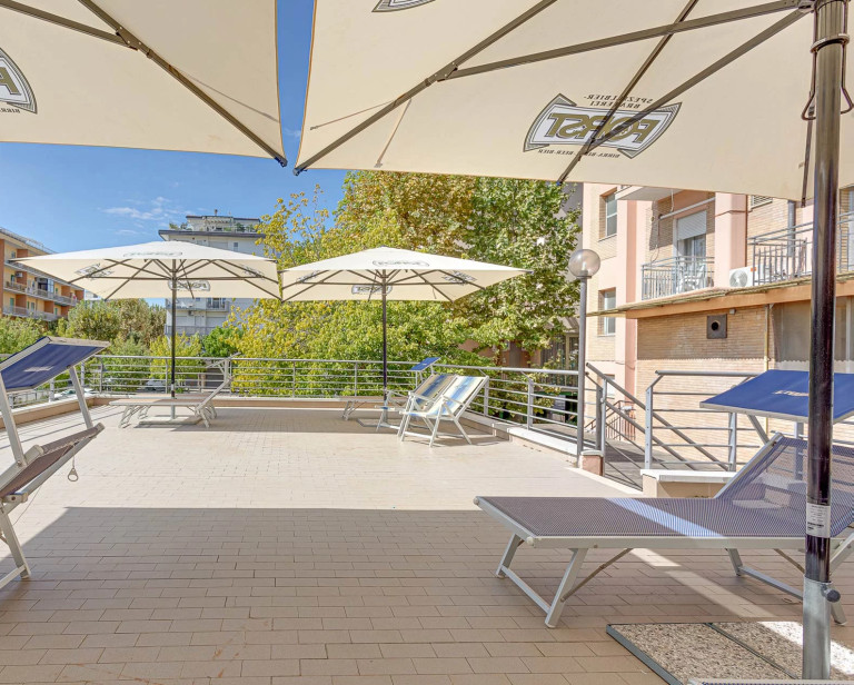 media.Slide_Piscina_8Hotel_Abarth_Cesenatico