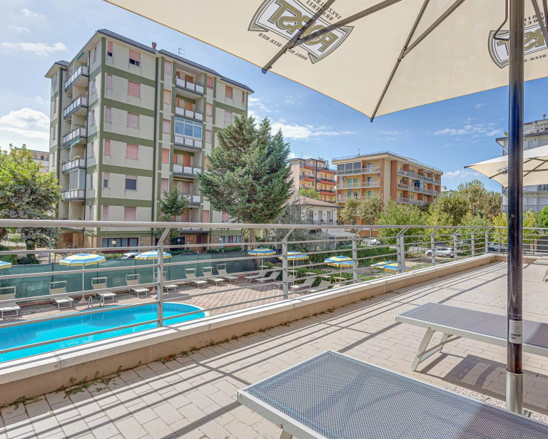 media.Slide_Piscina_9Hotel_Abarth_Cesenatico