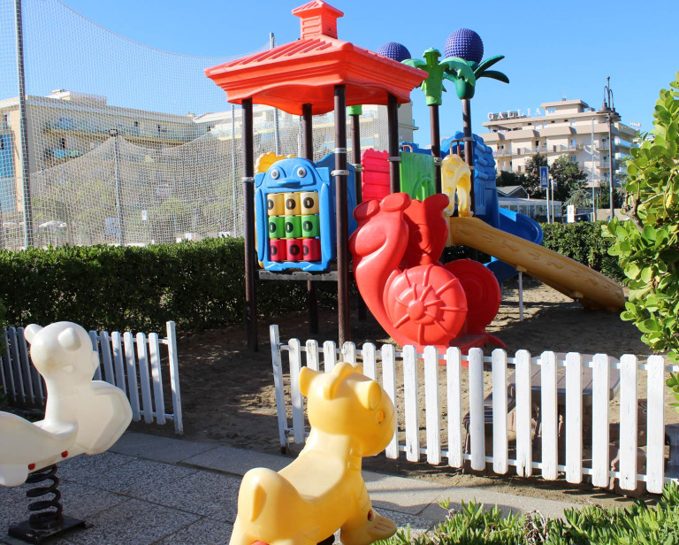 media.Slide_Spiaggia_5Hotel_Abarth_Cesenatico