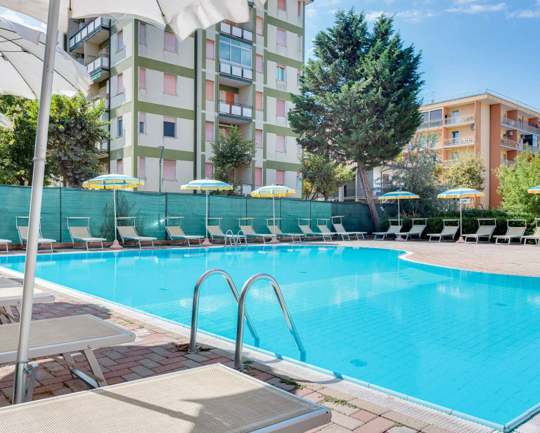 media.Slide_Piscina_7Hotel_Abarth_Cesenatico