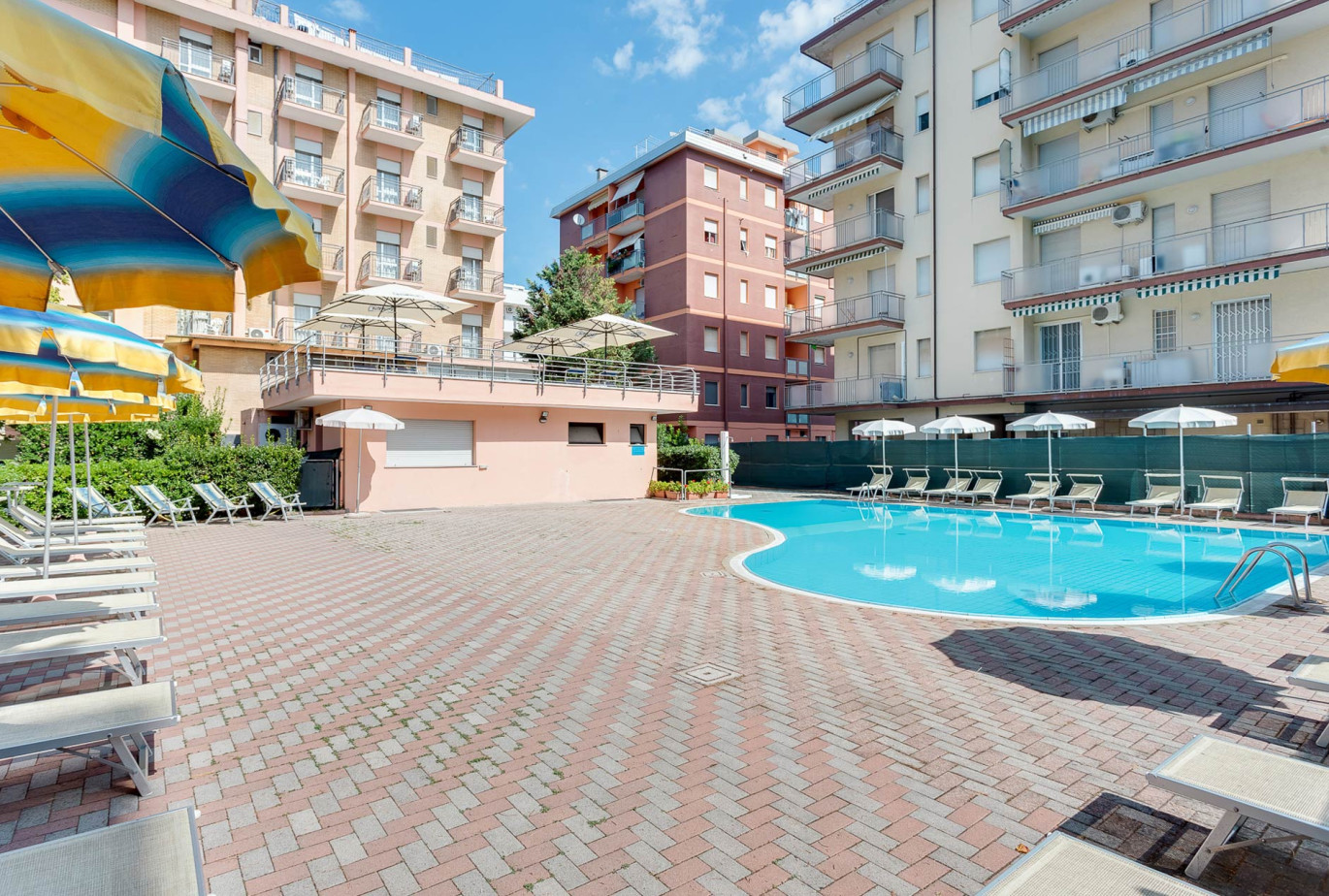 media.Slide_Piscina_6Hotel_Abarth_Cesenatico