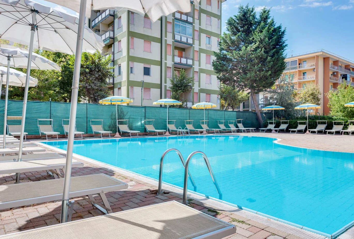 media.Slide_Piscina_7Hotel_Abarth_Cesenatico